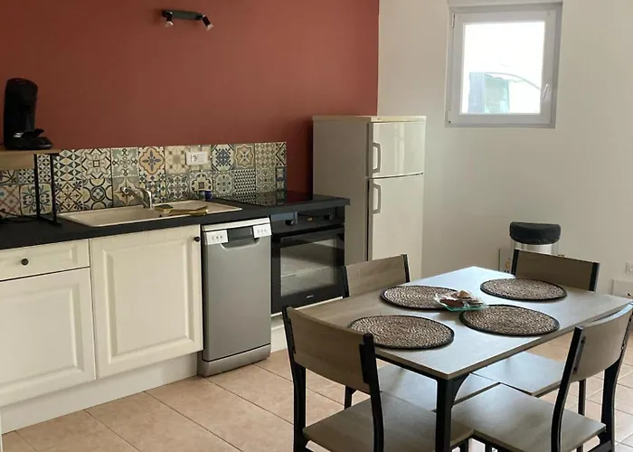 Maison Ideale Pour 2 Personnes, Garage Clos Et Wifi Casa de Férias *